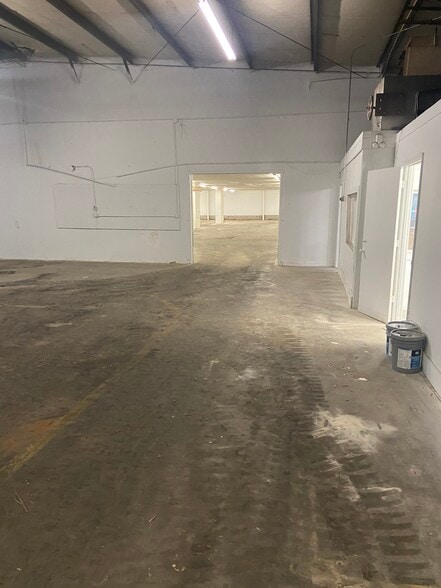 More Photos Of 1014 Holloway Ave, Albany Warehouse For Sale