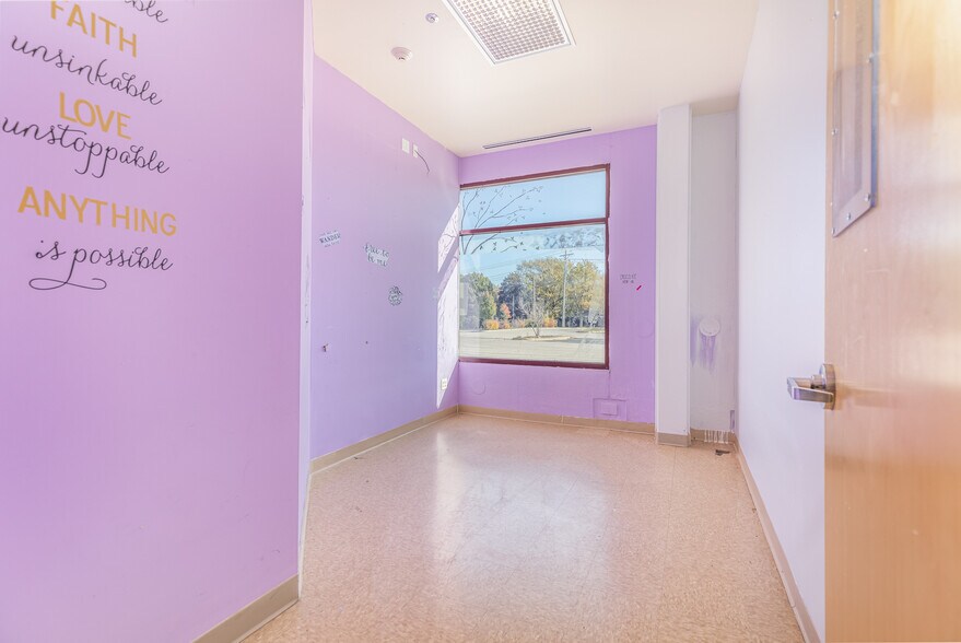 More Photos Of 1080 Corporate Blvd, Aurora Warehouse For Sale