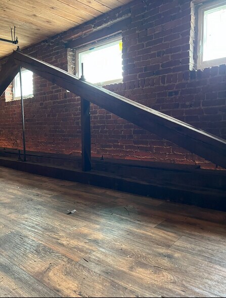 More Photos Of 106 Genesee St, Utica Restaurant For Lease