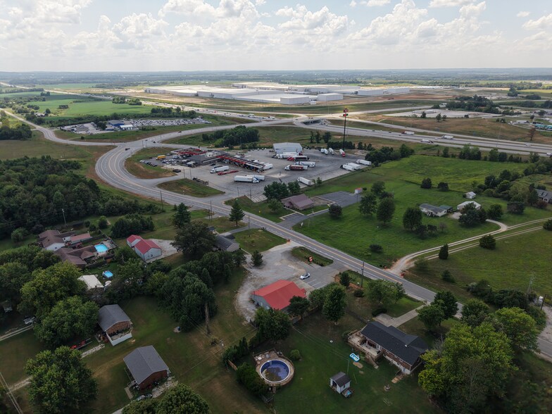 More Photos Of 6804 S Dixie Hwy, Glendale Freestanding For Lease