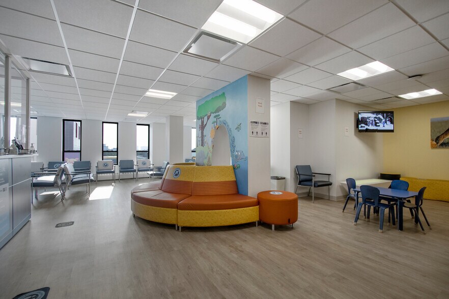 More Photos Of 1945 W Wilson Ave, Chicago Medical For Lease