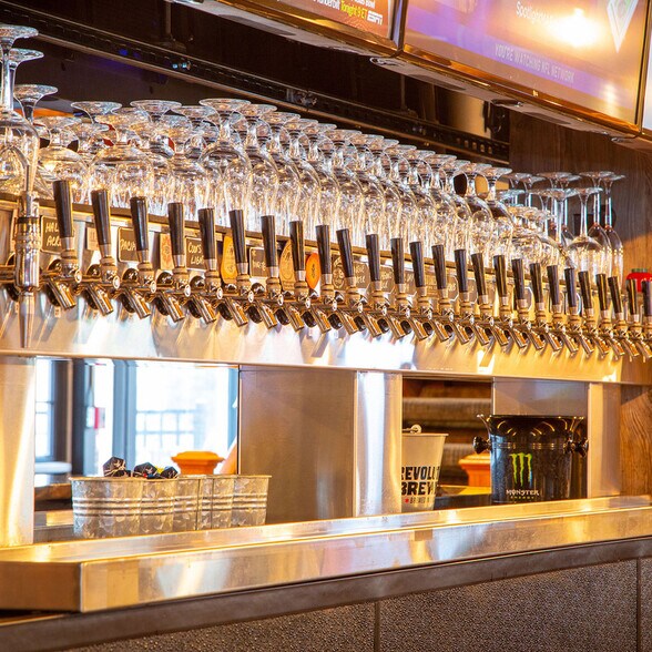 More Photos Of 303 E Kensington Rd, Mount Prospect Restaurant For Sale