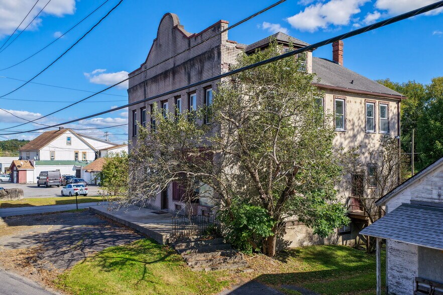 Primary Photo Of 9 Mongaup Rd, Hurleyville Apartments For Sale
