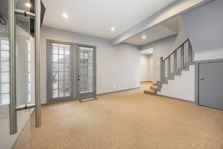 More Photos Of 259 Ranch Trl, Rockwall Office For Lease