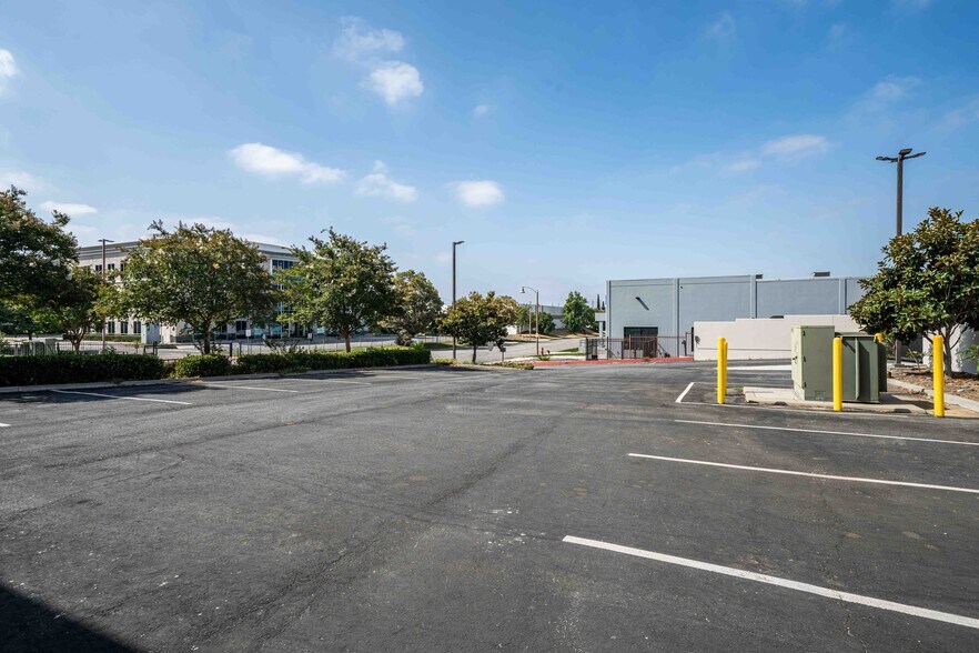 More Photos Of 2001 Saturn St, Monterey Park Light Distribution For Sale