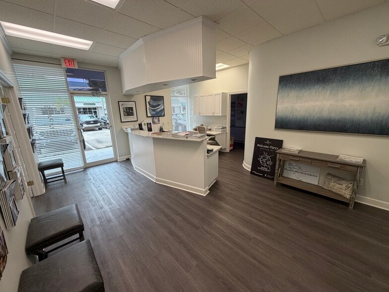 More Photos Of 654 W Indiantown Rd, Jupiter Medical For Sale
