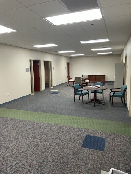 More Photos Of 119 Fairfield Ave, Bellevue Office For Lease