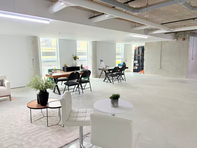 More Photos Of 37994 2 ave, Squamish Office For Sale