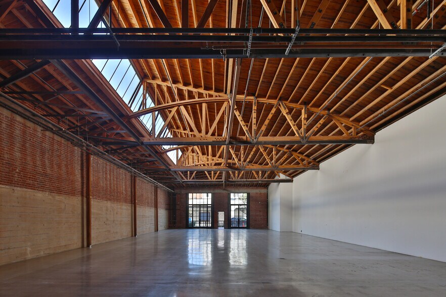 More Photos Of 821-835 E 3rd St, Los Angeles General Retail For Lease