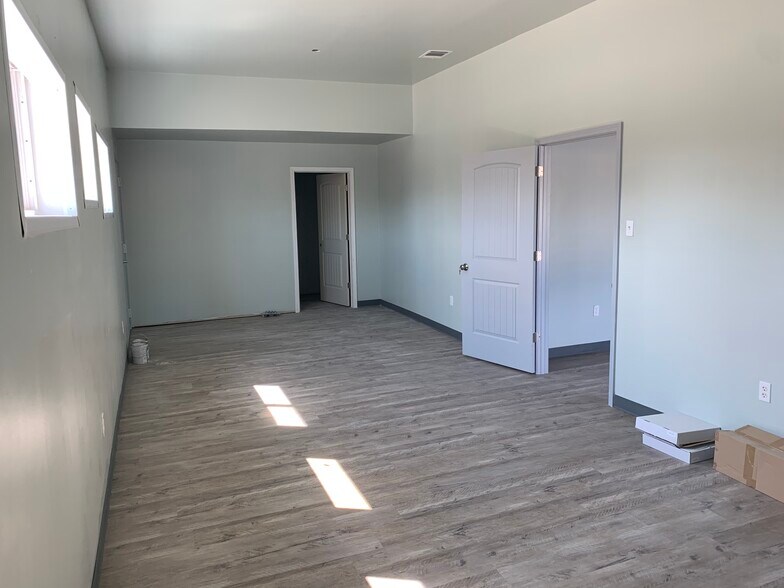 More Photos Of 5305 College St, Beaumont Freestanding For Lease