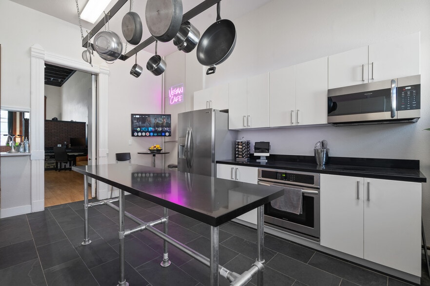 More Photos Of 106 W J St, Benicia Office For Sale