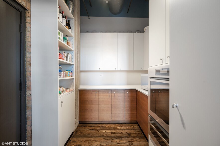 More Photos Of 1327 W Washington Blvd, Chicago Loft Creative Space For Lease