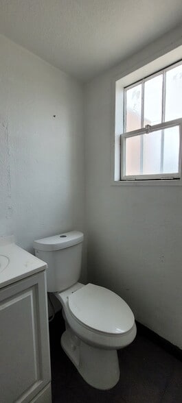 More Photos Of 6184 Atlantic Ave, Long Beach Storefront For Sale