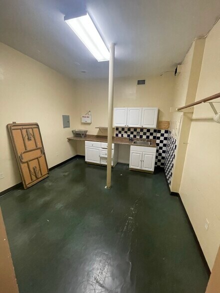 More Photos Of 1622 S Wood Ave, Linden Office For Lease
