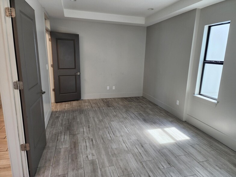 More Photos Of 1236 Dr Martin Luther King Jr St N, Saint Petersburg Office For Lease