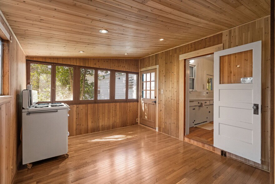 More Photos Of 591 W 9th St, San Bernardino Office For Sale