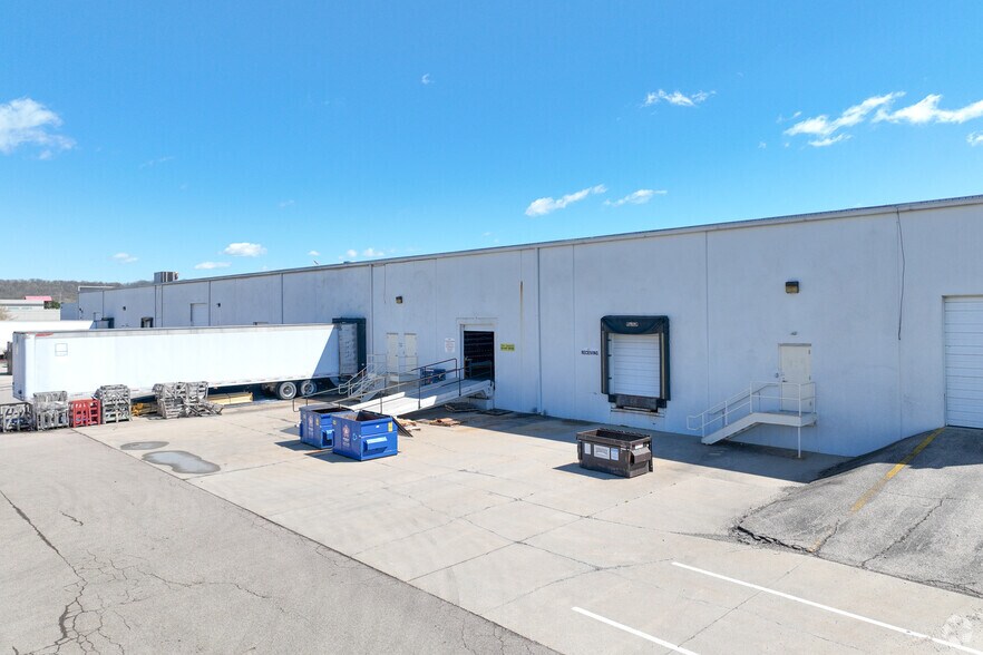 More Photos Of 5635-5653 Union Centre Dr, West Chester Warehouse For Lease