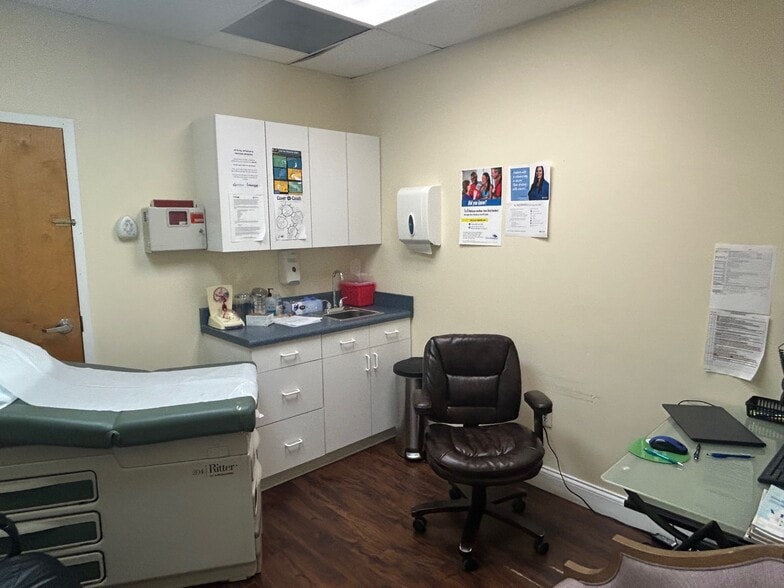 More Photos Of 1831A N Belcher Rd, Clearwater Medical For Sale