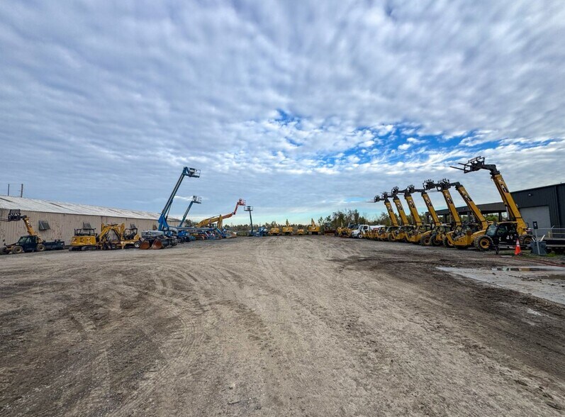 More Photos Of 10298 Airline Hwy, Saint Rose Service For Sale