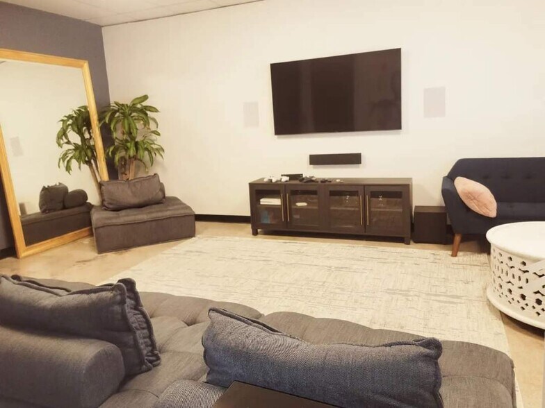 More Photos Of 2121 Market St, Galveston Coworking Space