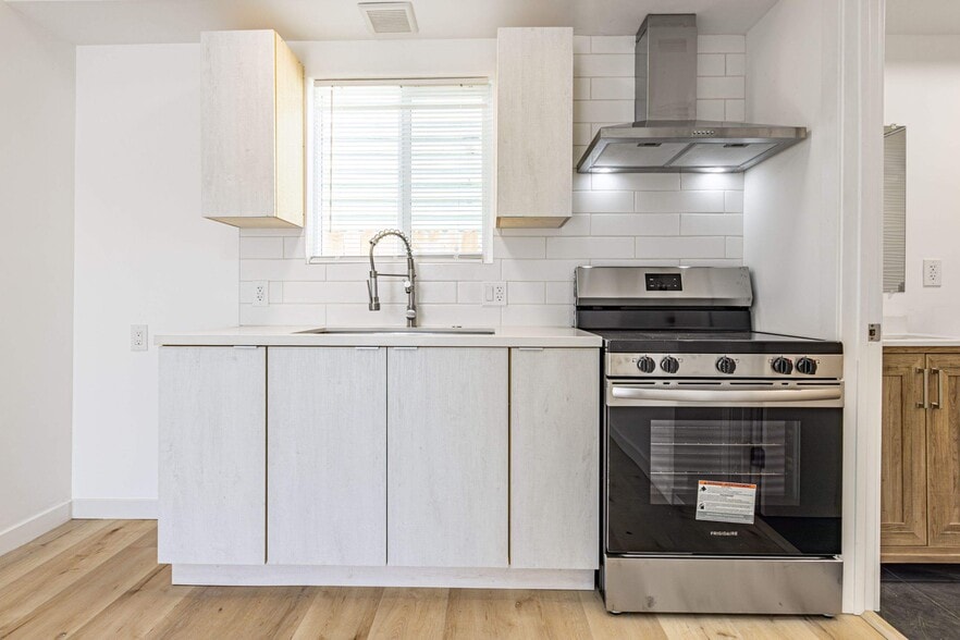 More Photos Of 4626 Wall St, Los Angeles Apartments For Sale