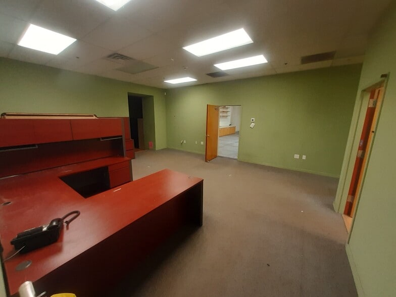 More Photos Of 176 5th Ave, Hawthorne Warehouse For Lease