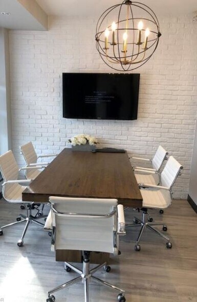 More Photos Of 101-121 Lakeshore Rd, St Catharines Freestanding For Lease