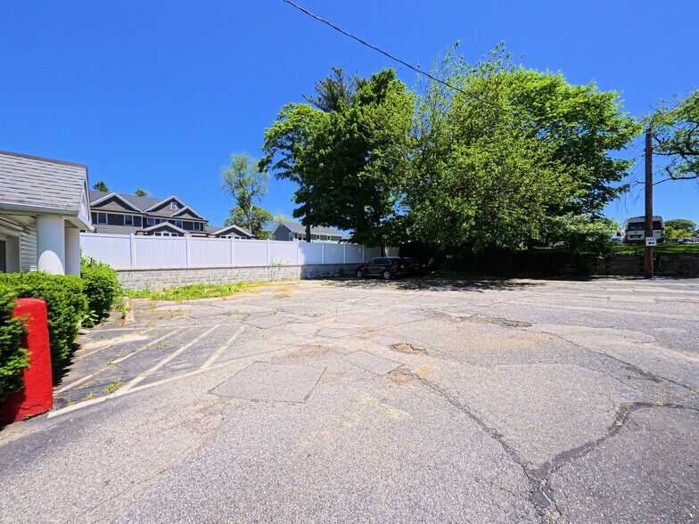 More Photos Of 125 E Jericho Tpke, Huntington Station Freestanding For Sale