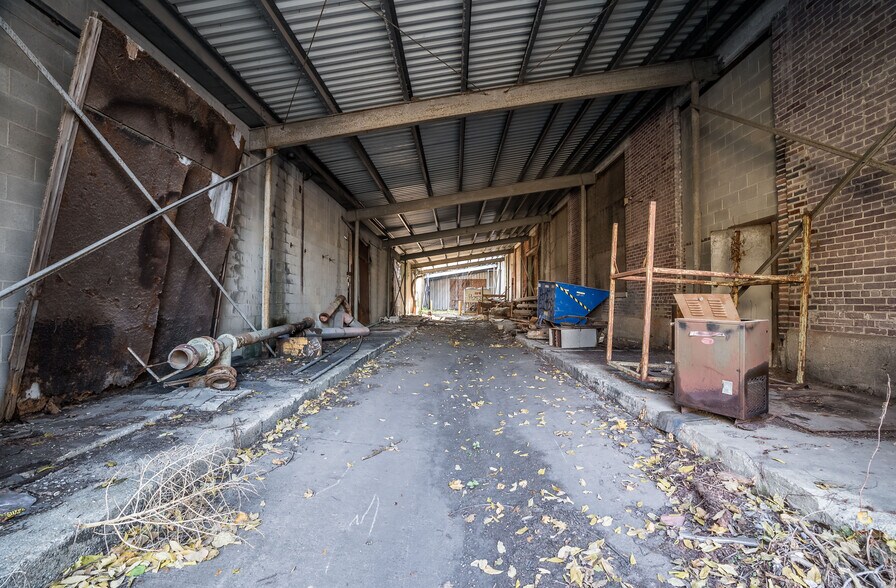 More Photos Of 413 Oxford Rd, Franklin Manufacturing For Sale