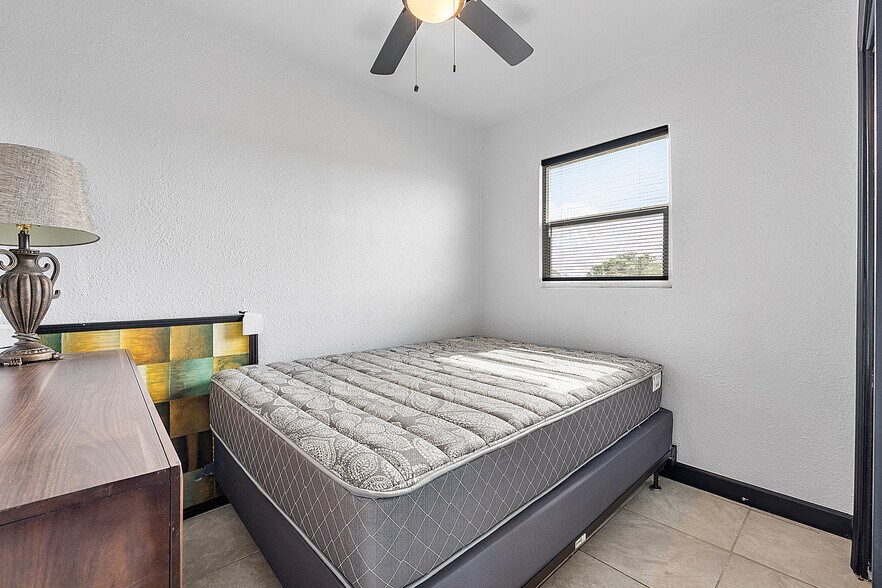 More Photos Of 2435 N Dixie Hwy, Wilton Manors Apartments For Sale