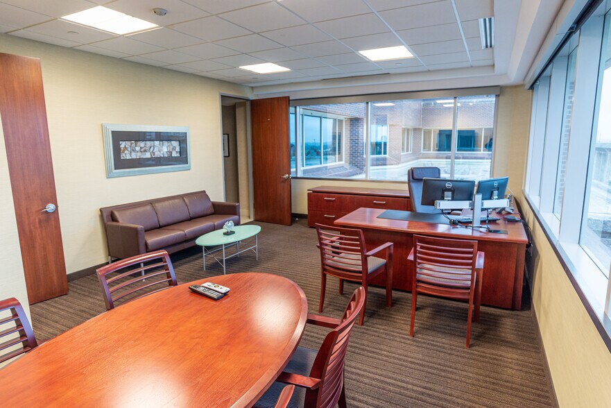 More Photos Of 1600 N Redbud Blvd, McKinney Office For Sale