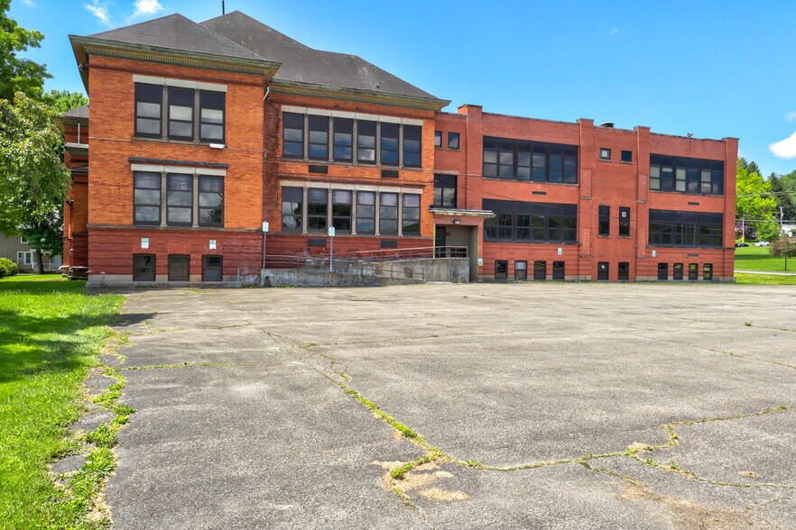 More Photos Of 1101 E 2nd St, Jamestown Schools For Sale