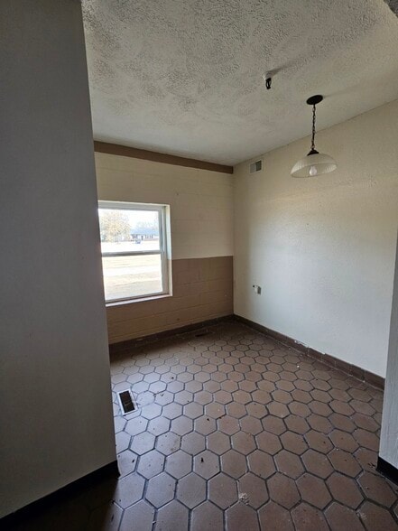 More Photos Of 215 W 3rd St, Helena Healthcare For Sale