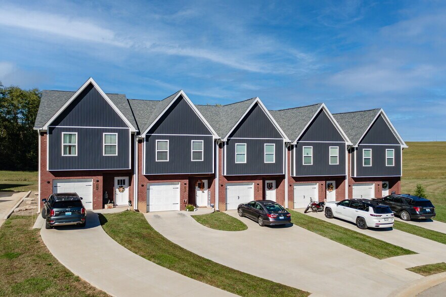 More Photos Of 304 Robert M Green Dr, Frankfort Apartments For Sale