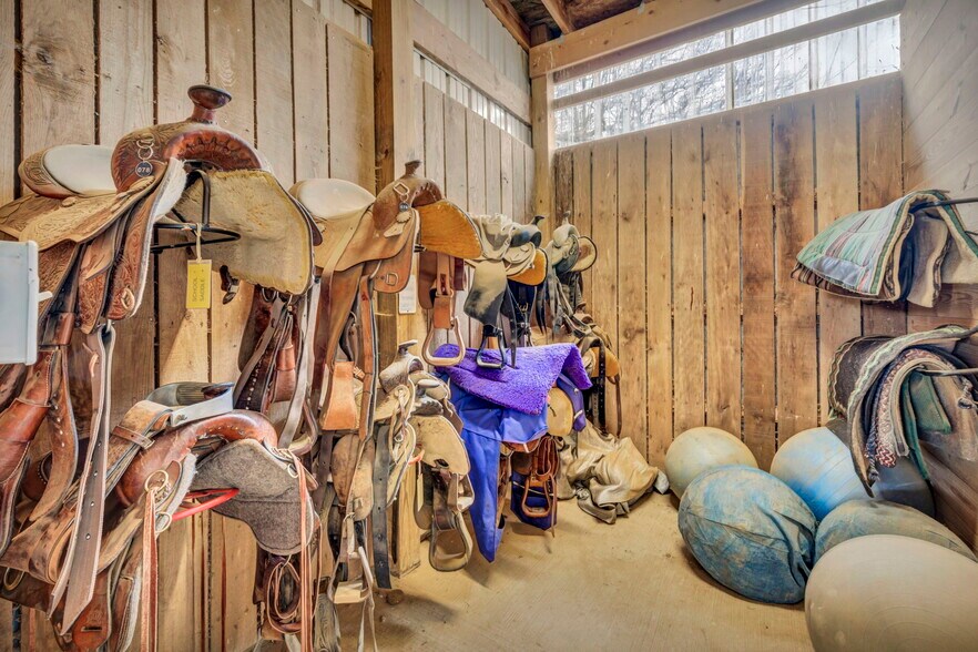 More Photos Of 16449 S Boone Rd, Columbia Station Specialty For Sale