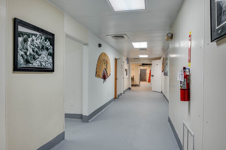 More Photos Of 174 NW 9th ave, Mulberry Distribution For Sale