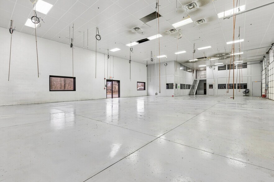 More Photos Of 301-315 Camars Dr, Warminster Township Light Manufacturing For Sale
