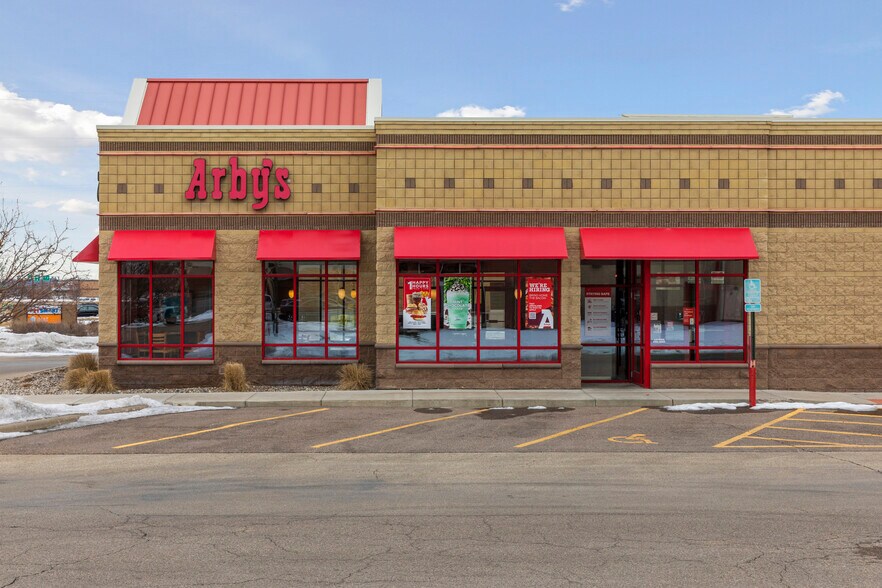 More Photos Of 8010 Old Carriage Ct, Shakopee Fast Food For Lease