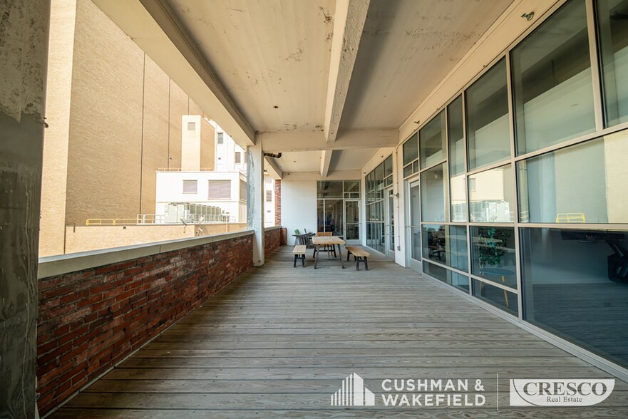 More Photos Of 737 Bolivar Rd, Cleveland Office For Lease