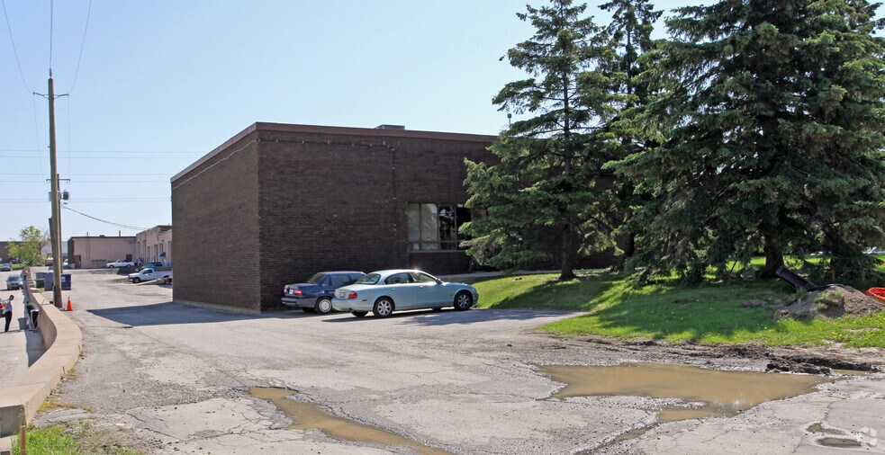 More Photos Of 80 Esna Park Dr, Markham Service For Sale