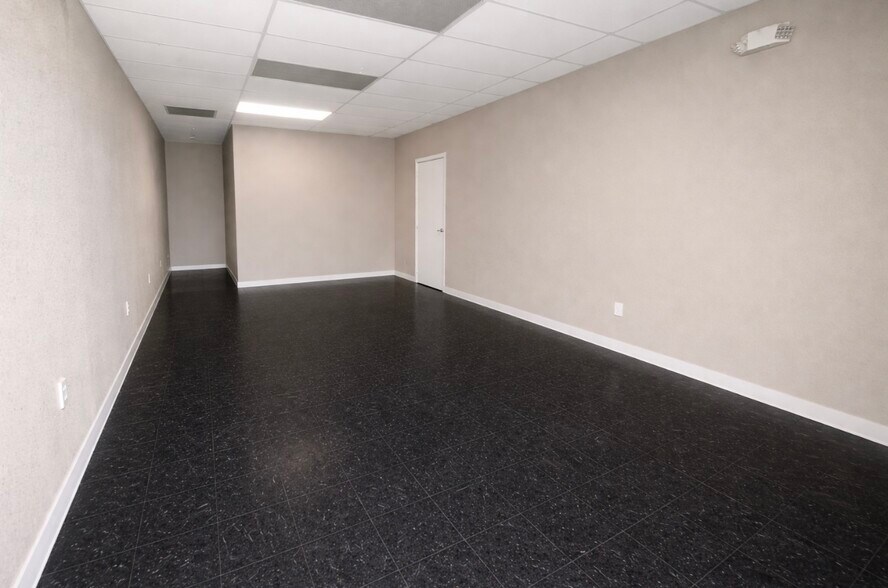 More Photos Of 4004 Little Rd, Arlington Unknown For Lease