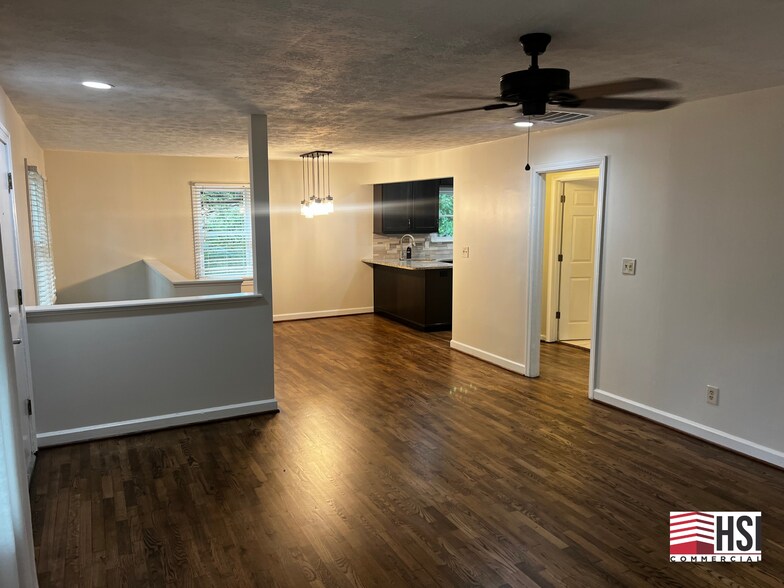 More Photos Of 280 E Crossville Rd, Roswell Office For Lease