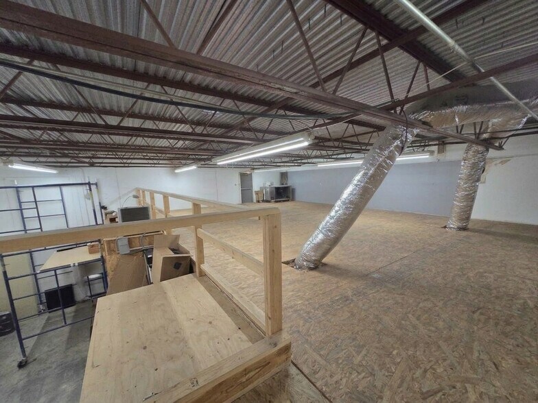 More Photos Of 406 N Carrier Pky, Grand Prairie Storefront Retail Office For Sale