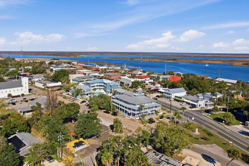 More Photos Of 51 Avenue C, Apalachicola Hotel For Sale