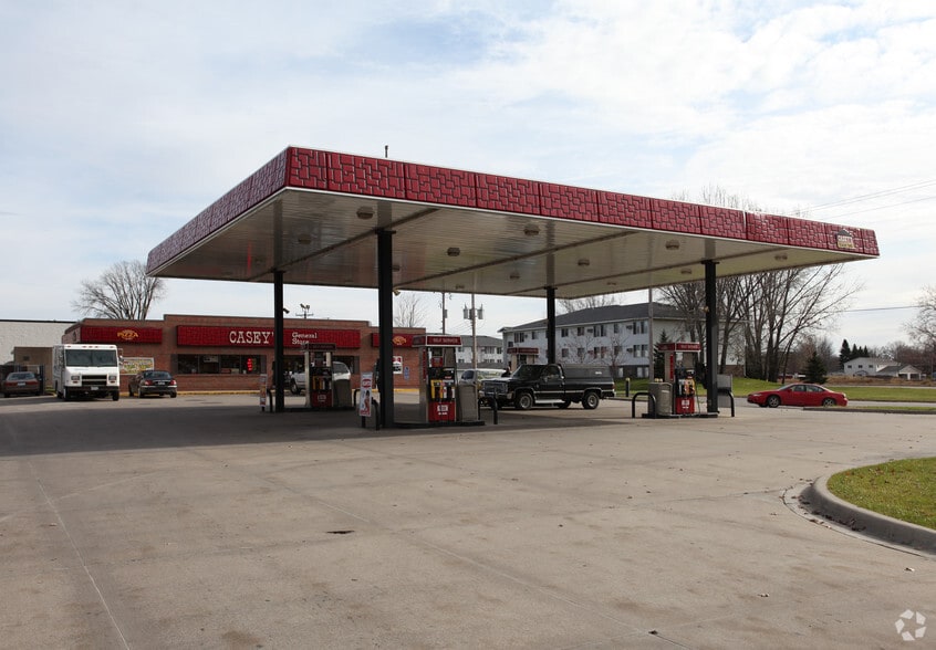 Primary Photo Of 656 Lincoln Ave SE, Saint Cloud Convenience Store For Sale