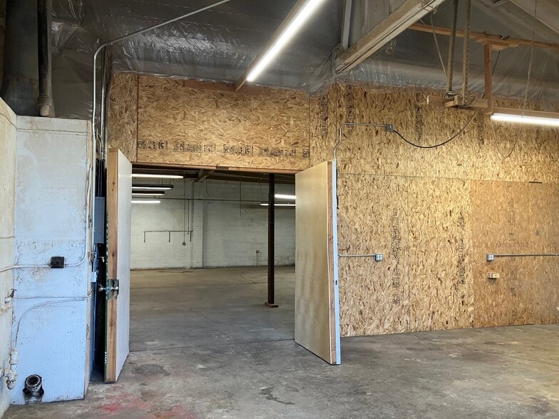 More Photos Of 2914 Poplar St, Oakland Manufacturing For Sale