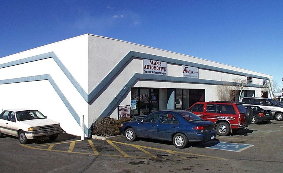 More Photos Of 261 Airport Blvd, Aurora Warehouse For Lease