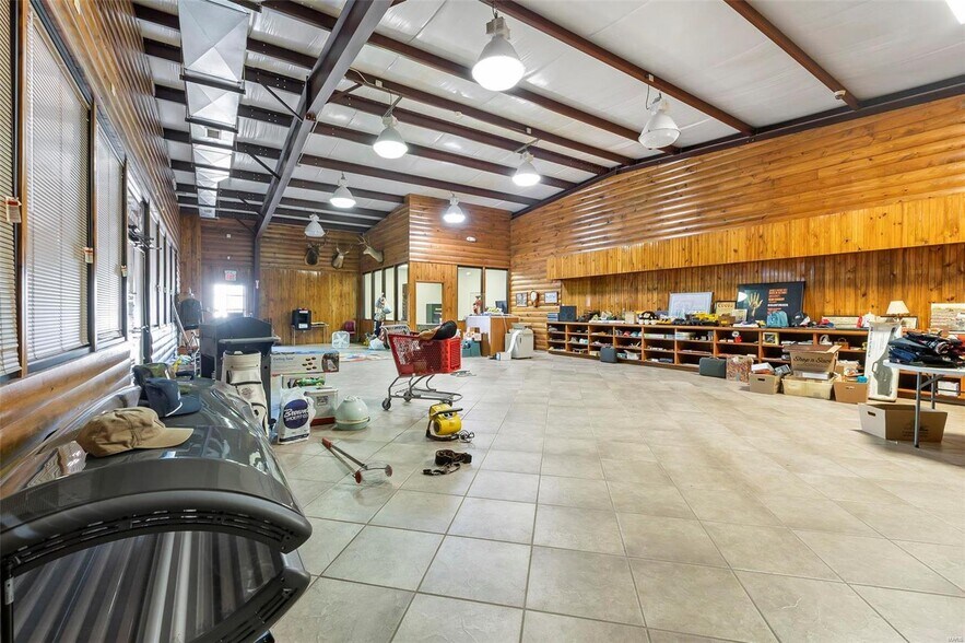 More Photos Of 1014 Linn St, Sikeston Freestanding For Sale