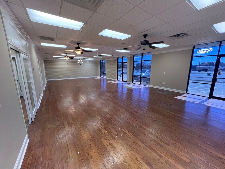 More Photos Of 1420 Mcfarland Blvd, Northport Unknown For Lease