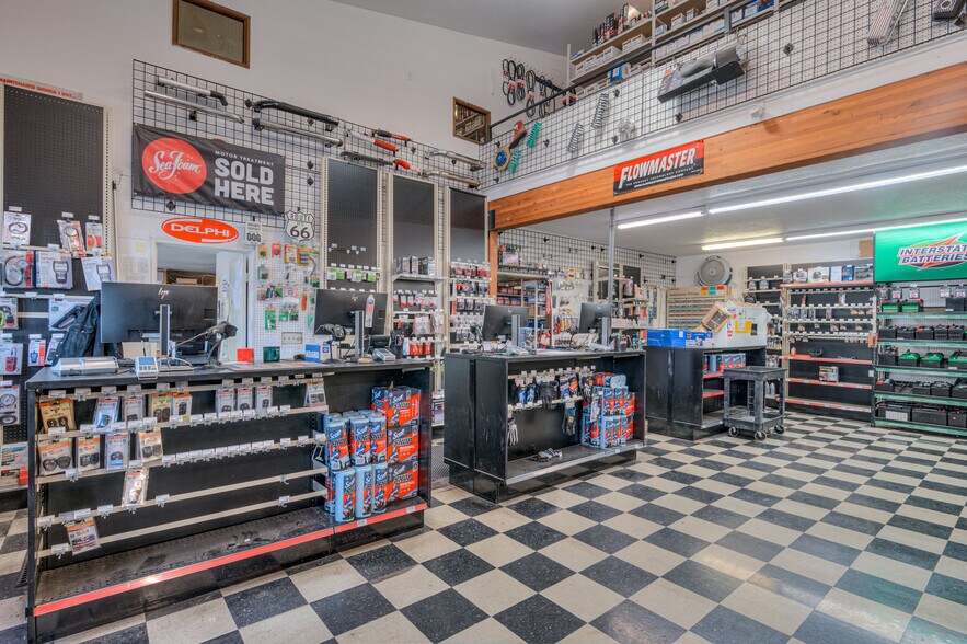 More Photos Of , Redmond General Retail For Sale